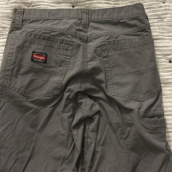 Wrangler 32x32 pants - Picture 3 of 4